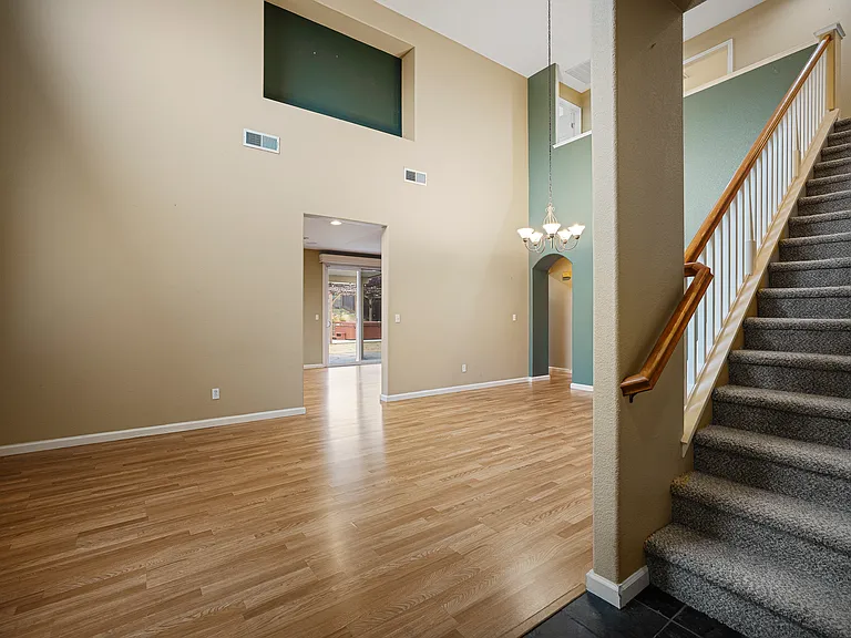 729 Copperfield Ct — Photo 5