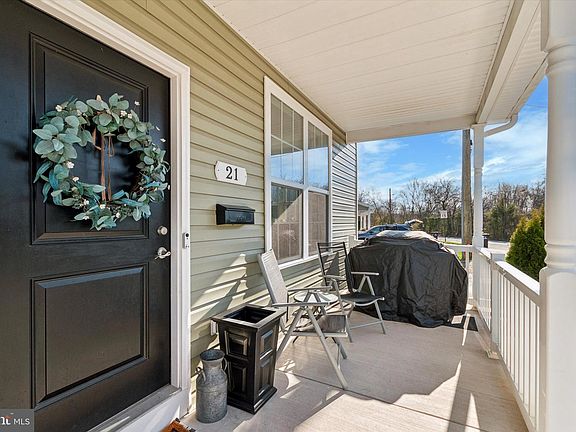 3rd image of 21 Richards Ln