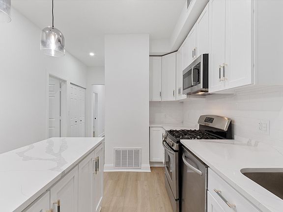 3rd image of 1916 W Wabansia Ave #1G