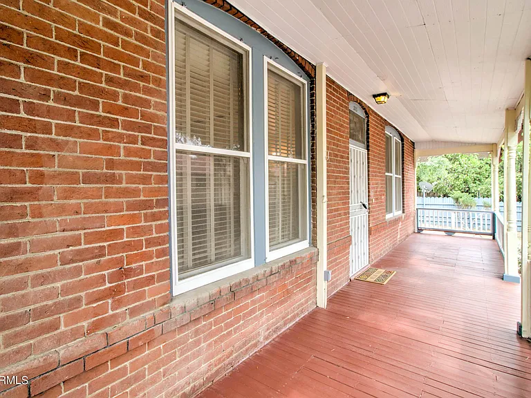 385 S Broad St — Photo 14