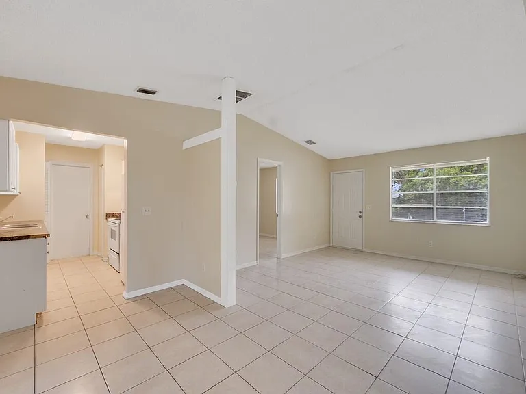 205 SW Voltair Ter — Photo 13