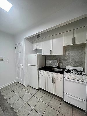 4th image of 182 Avenue A #3C