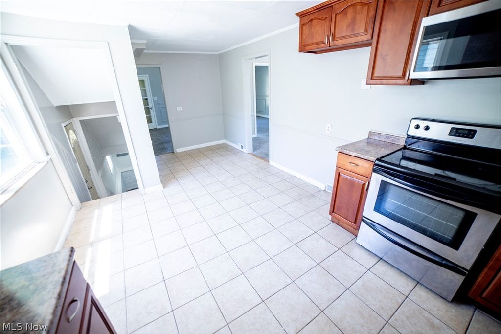 1315 S Belvoir Blvd, South Euclid, OH - View 3