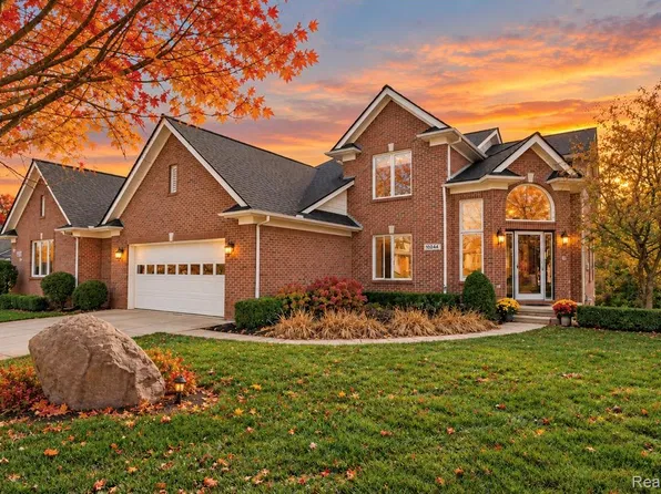 10244 Cornerstone Dr, Washington, MI 48095