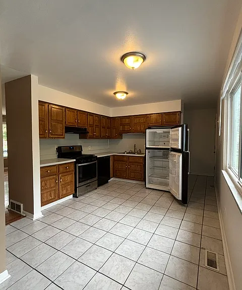 1785 Parkway Dr N — Photo 10