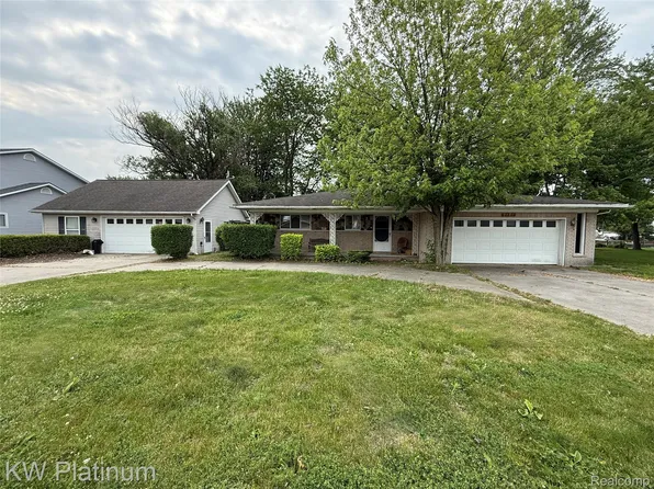 7275 Bluebill St, Algonac, MI 48001