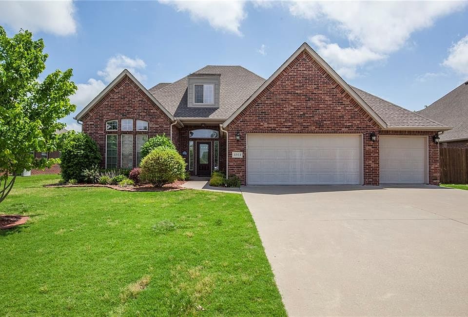 1st image of 3903 SW Staverton Dr