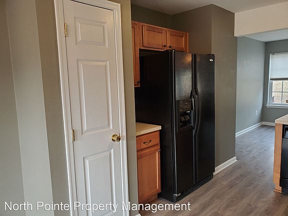 3rd image of 132 Knollwood Rd