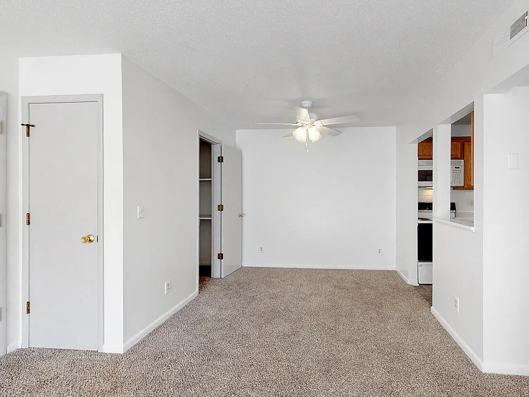 The 4220 Grand Apartments — Photo 21