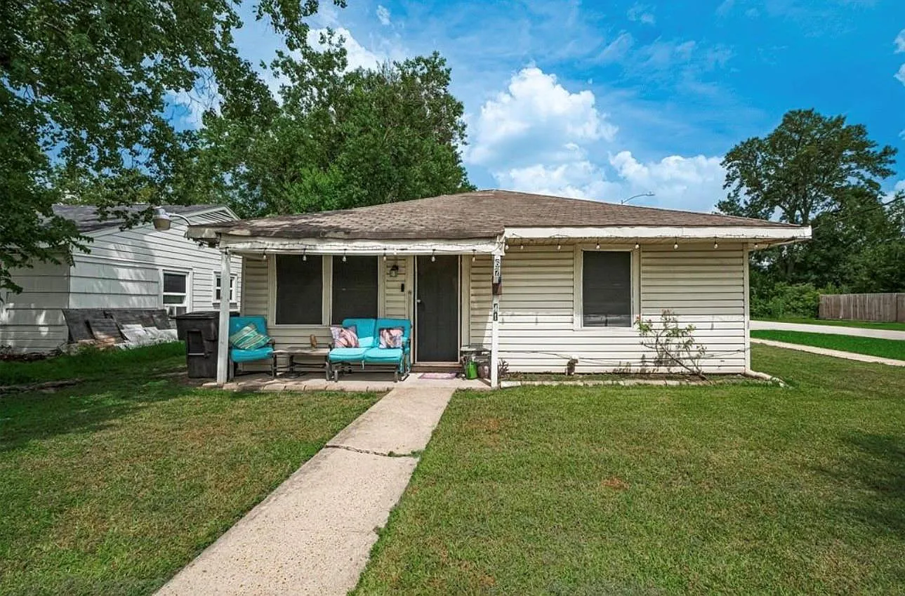 3 bed, 2.0 bath, 976 sqft, $1,800 — Photo 2