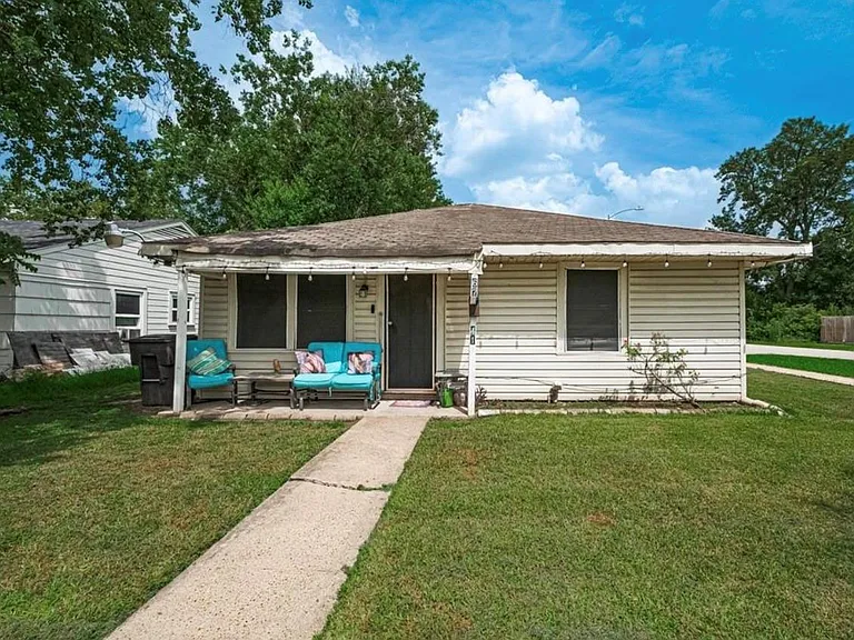 6741 Goforth St — Photo 2