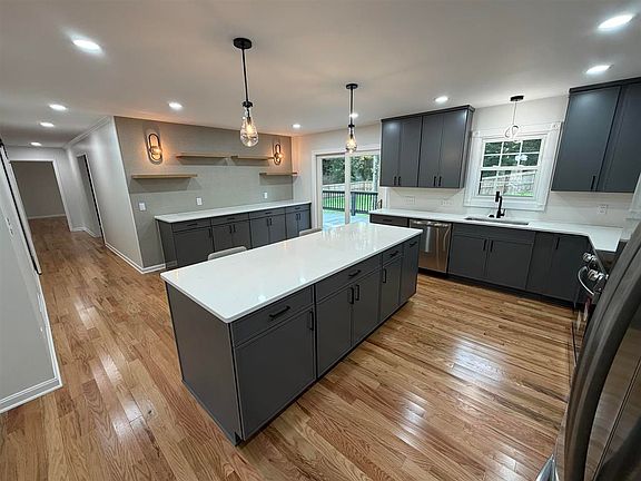 4th image of 1425 Woodbridge Trl