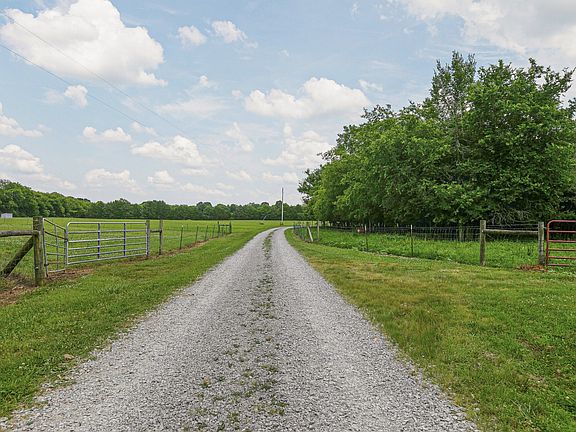 5th image of 3130 Luke Moser Rd