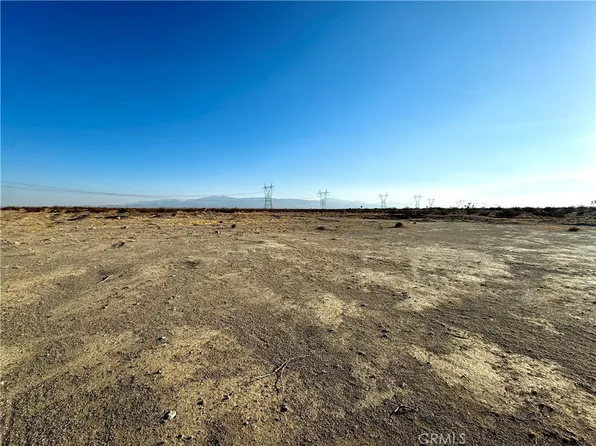 4595 Sandstone Rd, Phelan, CA 92371