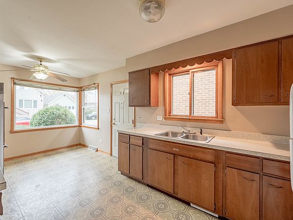 3rd image of 10346 S Avenue O