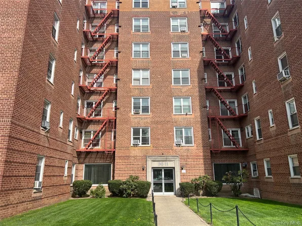 3011 Parsons Boulevard #7N, Flushing, NY 11354
