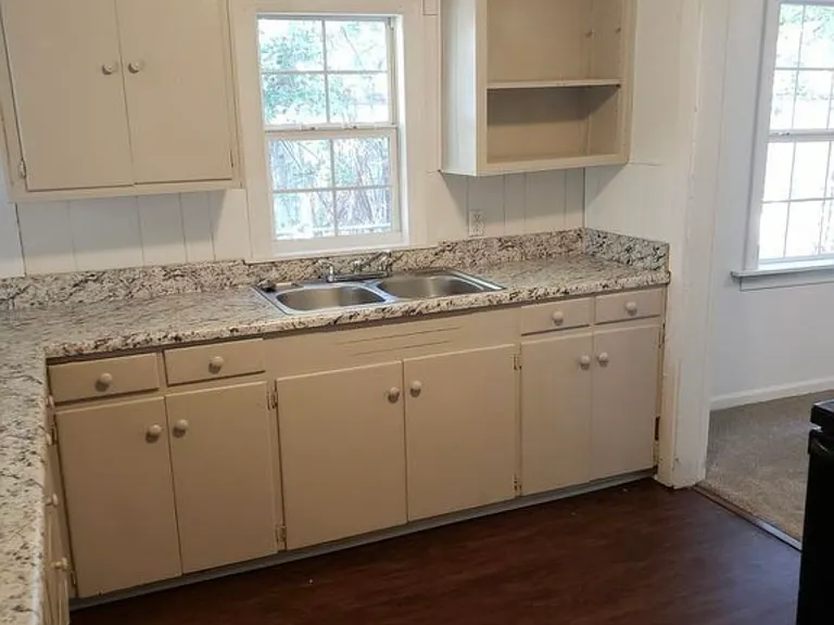 556 Lesesne St — Photo 9