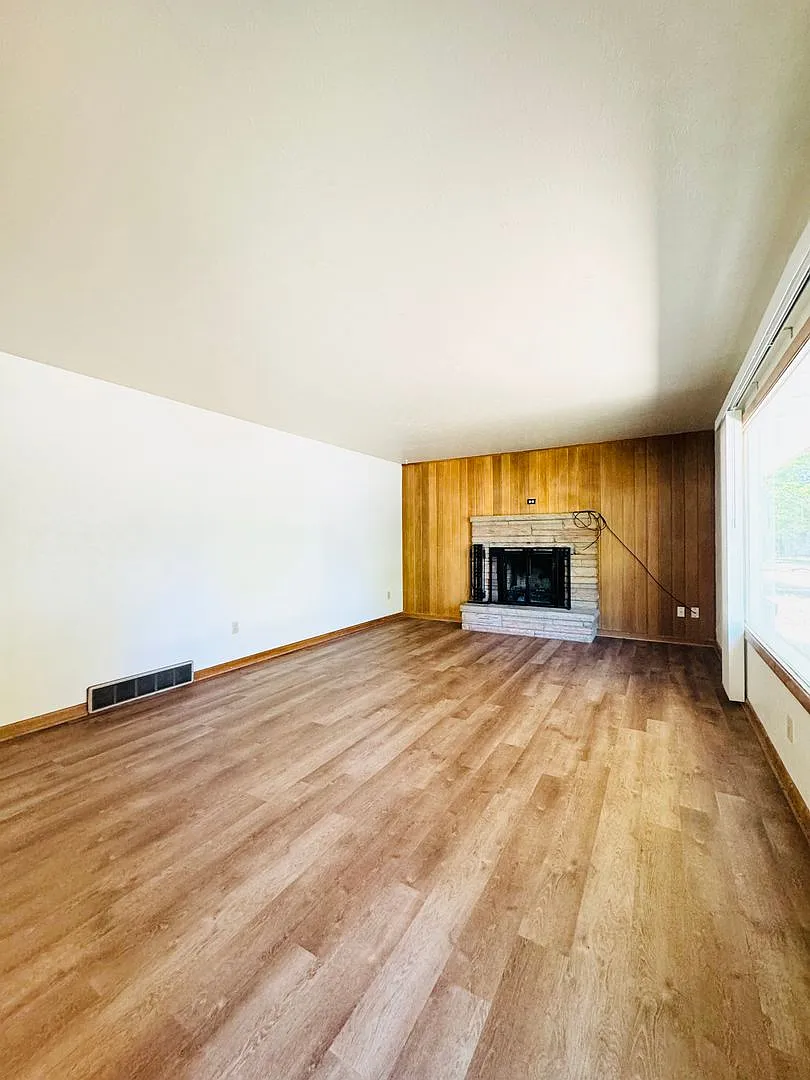 Building Photo - 1212 Emigh St