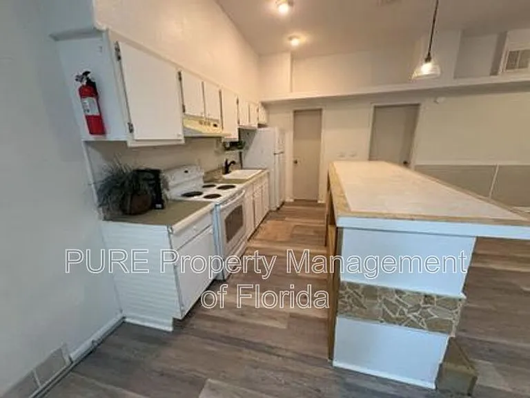 595 NW 100th St #B — Photo 17