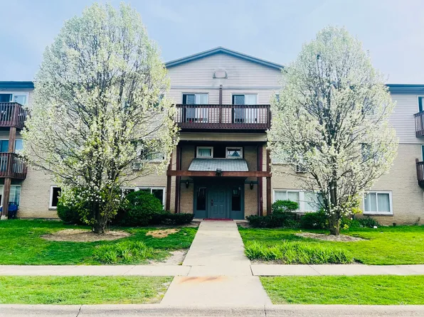 655 Deepwoods Dr APT 1I, Mundelein, IL 60060