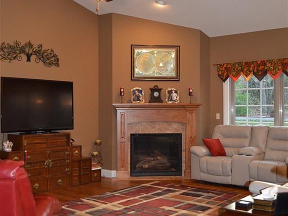 3rd image of 7531 N Walnutbend Dr #21