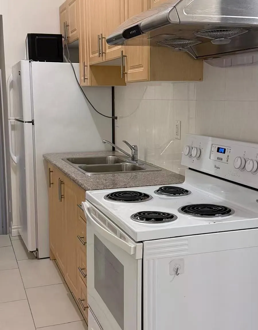 4 bed, $4,000 — Photo 2