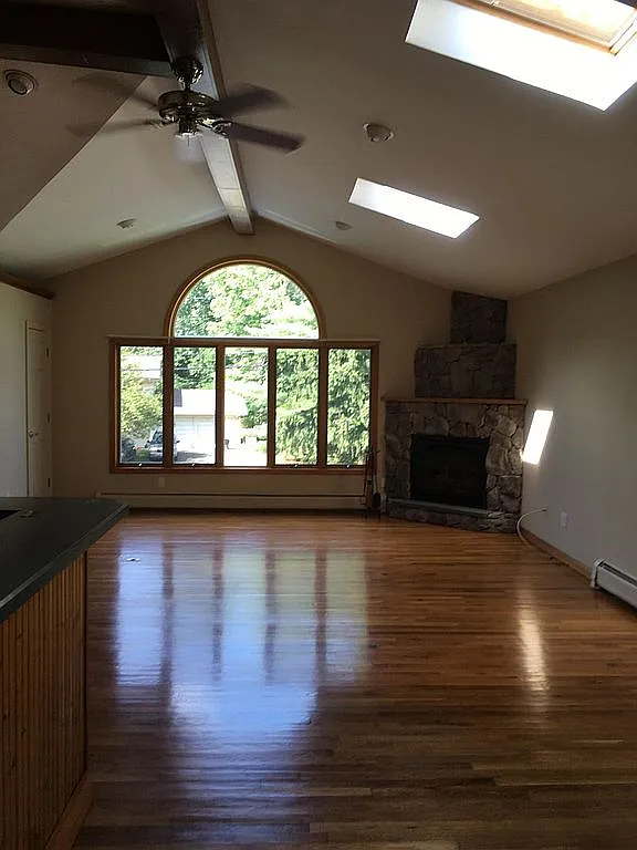 143 Pineview Ave photo 1