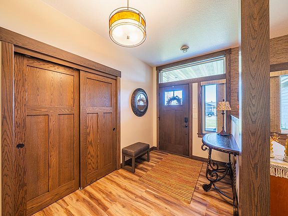 4th image of 626 Lake Forest Cir