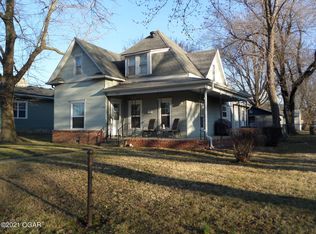 1325 W Austin St, Webb City, MO 64870