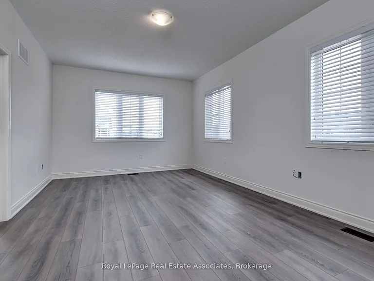 34 Attwater Dr E — Photo 24