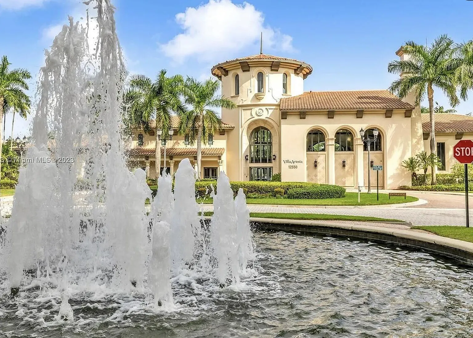 4 bed, 3.5 bath, 2942 sqft, $5,200 — Photo 4