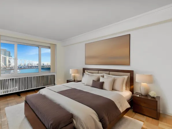 25 Sutton Place South image 4 of 20