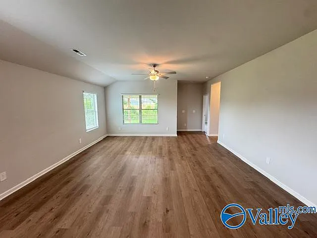 4 bed, 2.5 bath, 1955 sqft, $1,795 — Photo 4