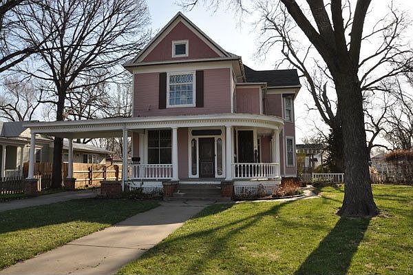 1st image of 809 S Santa Fe Ave