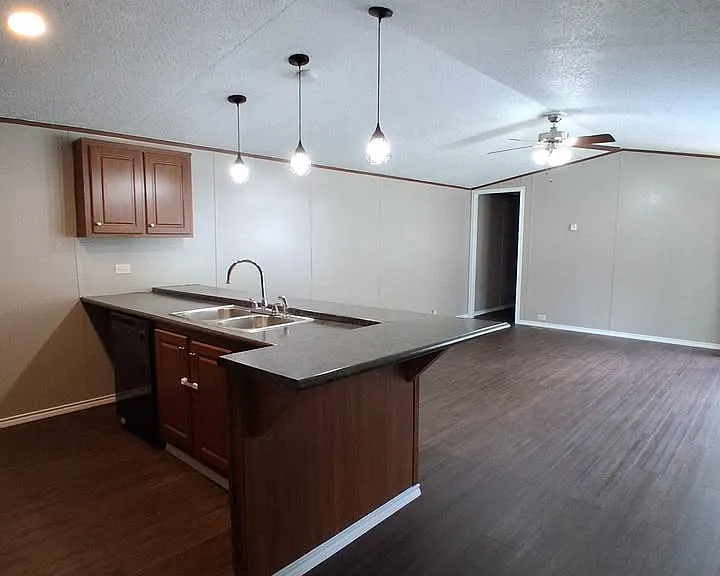 611 Summerhaven Dr #611 — Photo 4