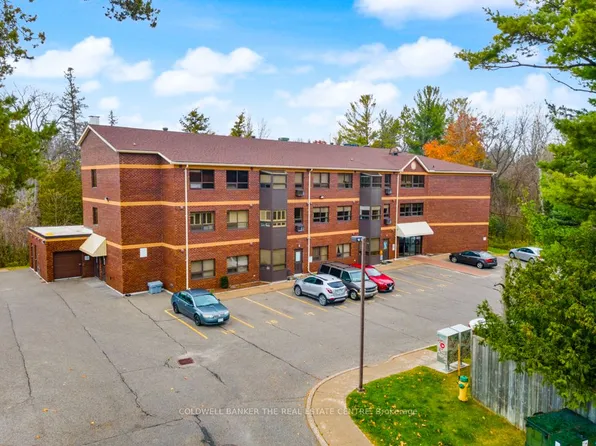 166 Olive St #106, East Gwillimbury, ON L9N 1M9