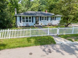 2 Arrowhead Dr, Ledyard, CT 06339