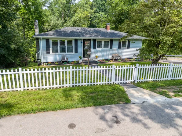 2 Arrowhead Drive, Ledyard, CT 06339