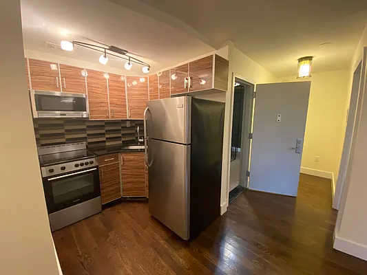 Rented by Premier Metro Realty Corp | media 4