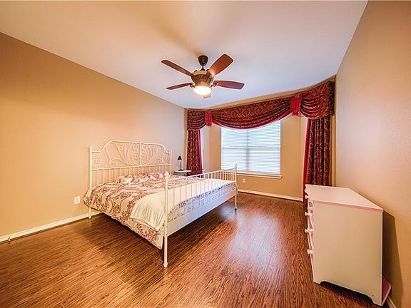 5th image of 7805 Mapleridge Dr