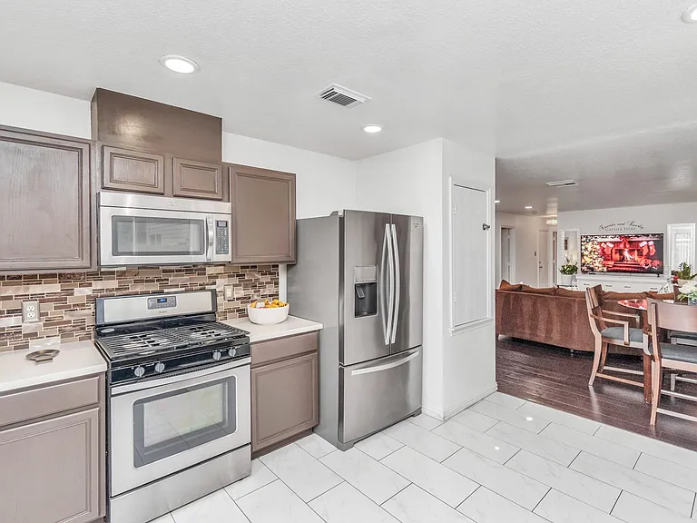 7327 Enchanted Creek Dr — Photo 16