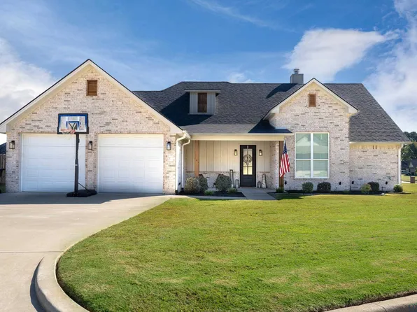 201 Saddle Brook Cir, Hallsville, TX 75650