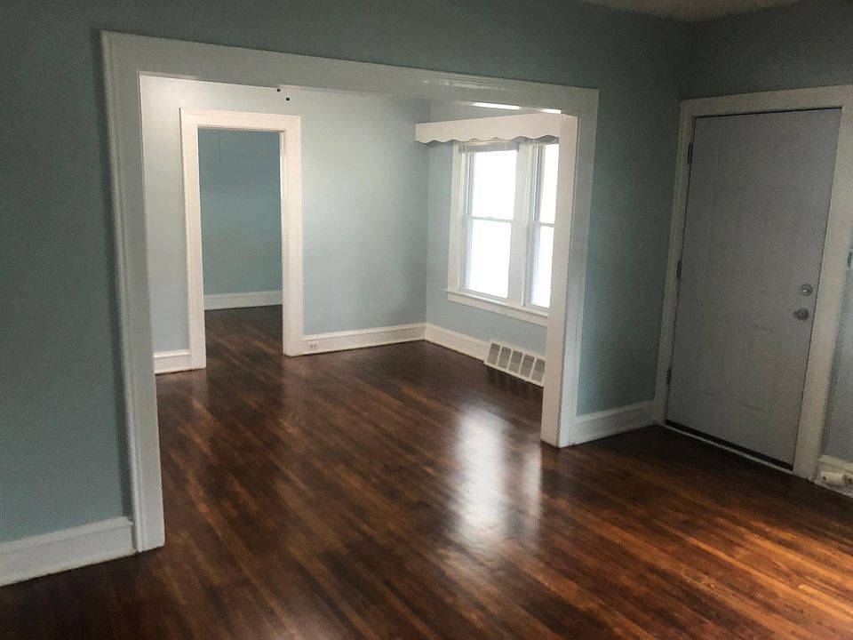 1st image of 2066 Morrison Ave