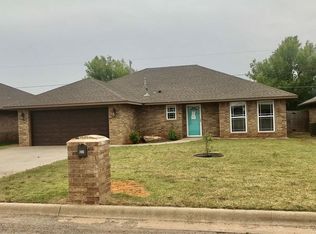 108 Breckenridge Dr, Elk City, OK 73644