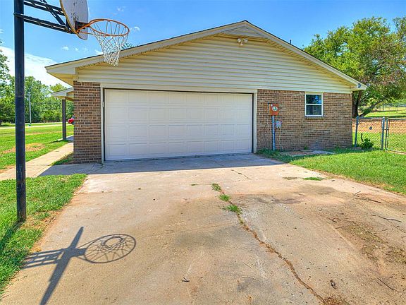5th image of 5704 Earl Dr