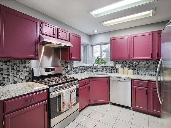 2nd image of 1205 Ivybridge Dr