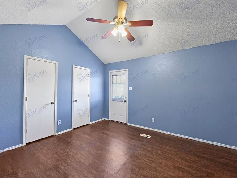 800 Bluebonnet Dr #D — Photo 11