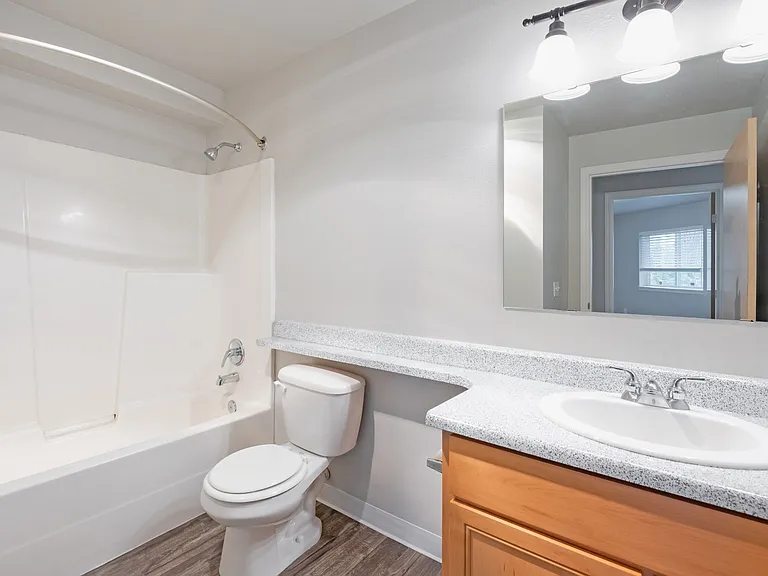 1x1 - 663 SF - Bathroom