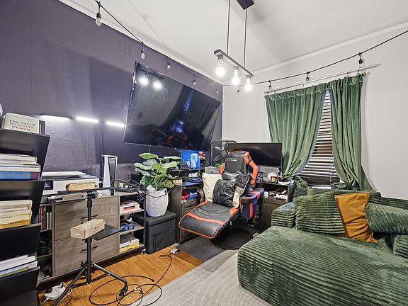 4th image of 10734 S Avenue F