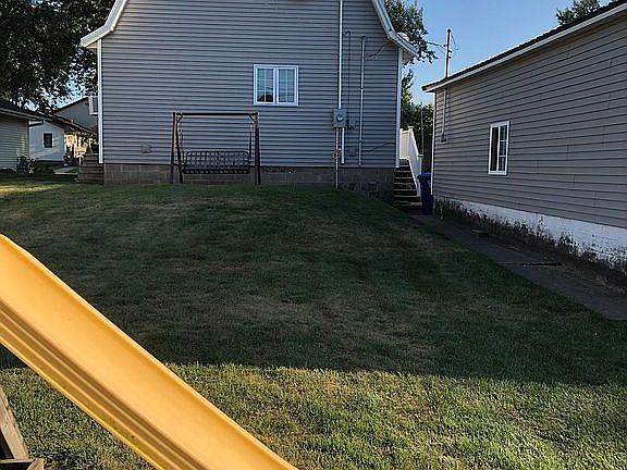 5th image of 305 6th Ave NE